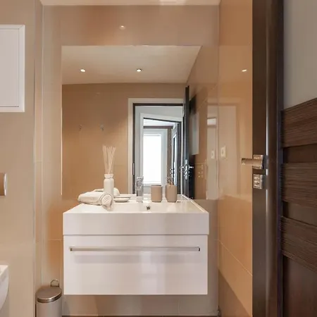 Dinbnb L 600 M To Bryggen L 3-story House L New In 2023 Semesterbostad Bergen